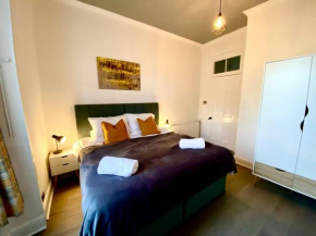 Anchored Homely Apartment in Historic Centre